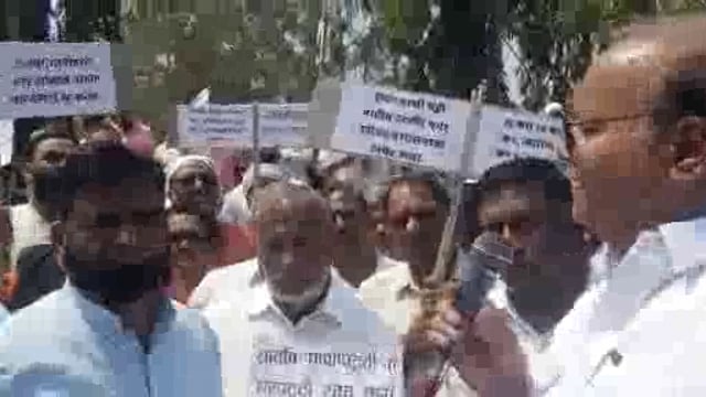 वाढीव घरपट्टी व नळपट्टी रद्द करा,नागरिकांचा नगरपालिकेवर मोर्चा