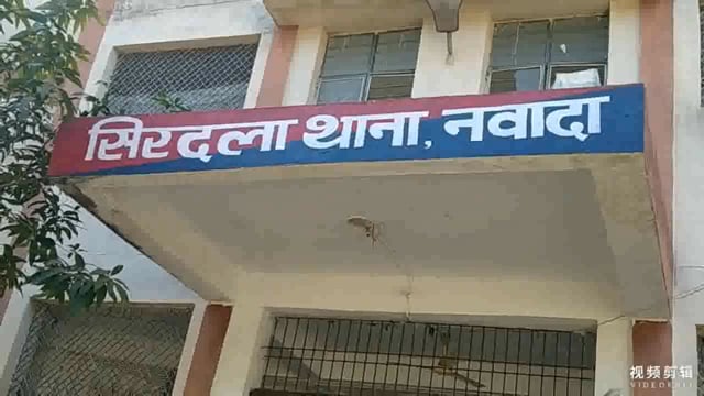 सिरदला पुलिस ने सोनवे गांव के समीप सड़क से बालू लदा एक ट्रक टर को किया जप्त एक व्यक्ति को किया गिरफ्तार।