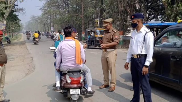 इटवा सहित जिले में यातायात नियमों का उल्लंघन करने वाले 37 वाहनों से पुलिस में वसूल किया ₹39500 का शमन शुल्क
