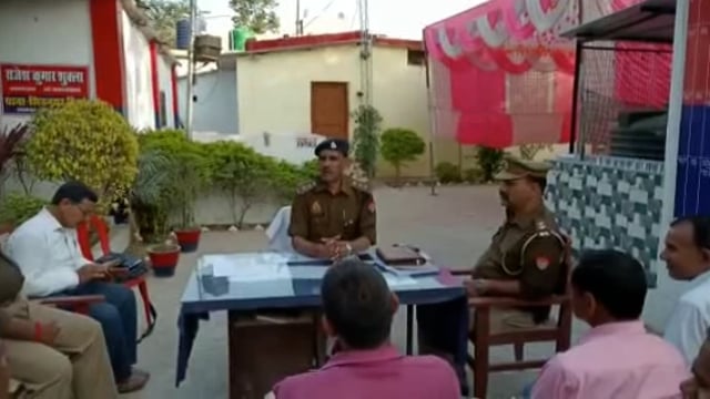 आगामी त्योहार होली शबे बरात को सकुशल संपन्न कराने हेतु थाना शिवनगर डीडई पर की गई पीस कमेटी की बैठक