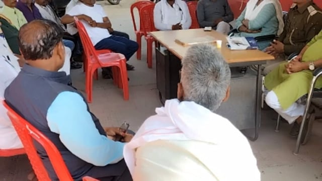 थरथरी प्रखंड स्थित थरथरी थाना परिसर में आगामी होली पर्व को लेकर शांति समिति की बैठक आयोजित की गई

