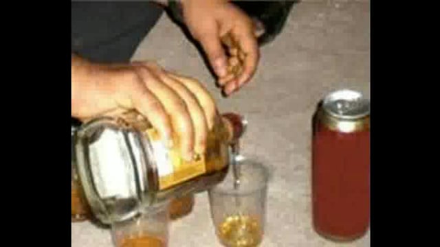 गळवेवाडी येथे अवैध दारू विक्री करणारा विरोधात गुन्हा दाखल


