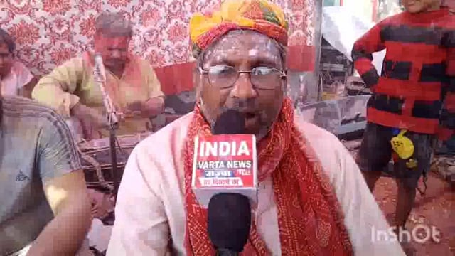 कृष्ण बलराम मंदिर में हुआ भजन एवं होली रसिया का आयोजन जमकर थिरके भक्त।