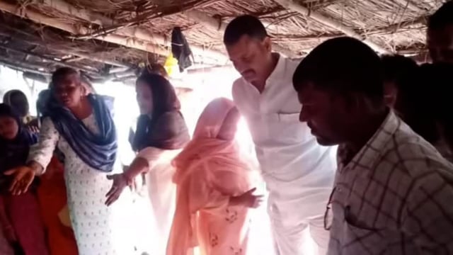 बायताल में मार्ग दुर्घटना में मृतकों के परिजनों से सपा नेता चिंकू यादव ने की मुलाकात हर संभव मदद दिलाने की कही बात