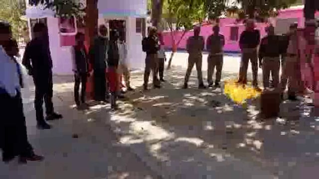 फायर ब्रिगेड स्टेशन संग्रामगढ़ के कर्मियों ने किया माकड्रिल, गैस सिलेंडर में लगी आग पर काबू पाने के बताये तरीके