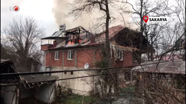 Sakarya’da 2 Katlı Ev Alev Alev Yandı