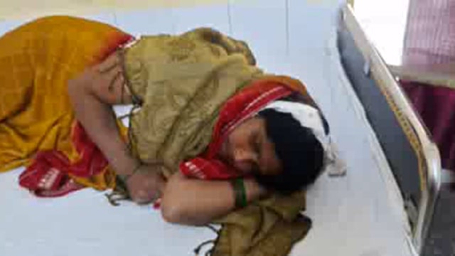 पुरानी रंजिस मे कुल्हाड़ी से महिला पर जानलेवा हमला, जिला अस्पताल में चल रहा ईलाज
