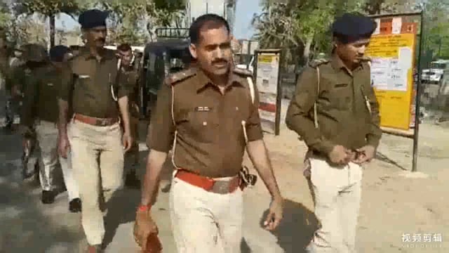 पुलिस ने होली व शबे बरात पर्व को शांतिपूर्ण माहौल में मनाने को लेकर निकाला गया फ्लैग मार्च