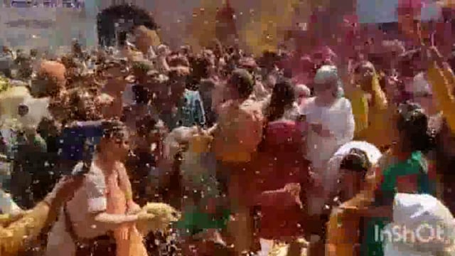 वृंदावन में विधवा माताओं ने सुलभ इंटरनेशनल संस्था के साथ होली उत्सव मनाया