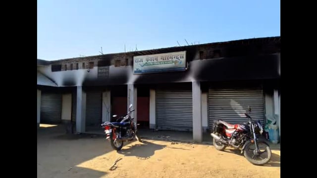 सेवानिवृत्त फोरेस्टर के घर में असमाजिक तत्वों ने लगाई आग; लाखों की संपत्ति राख 