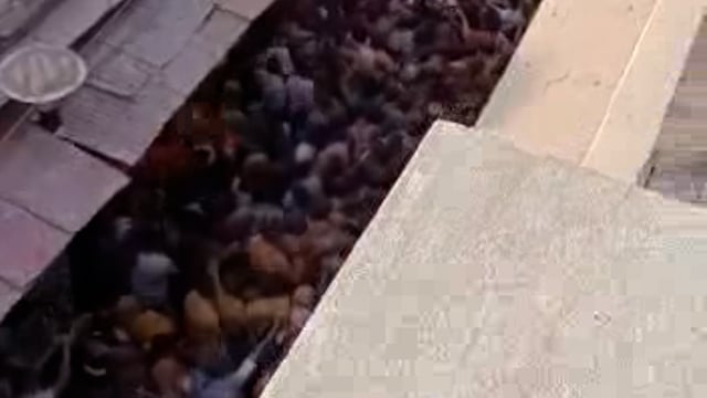 वृंदावन बांके बिहारी मंदिर में भक्तों का भारी भीड़ में उमड़ा जन सैलाब
पुलिस प्रशासन का भीड़ पर नहीं हो पाया काबू