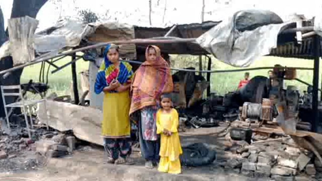 खानतारा के टोला श्यामपुर चौराहे पर आग लगने से लगभग 500000 के अधिक का सामान का हुआ नुकसान