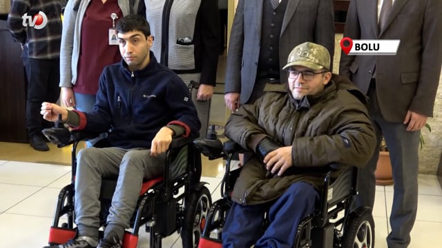 Depremzede Kardeşler Yeni Akülü Tekerlekli Sandalyelerine Kavuştu
