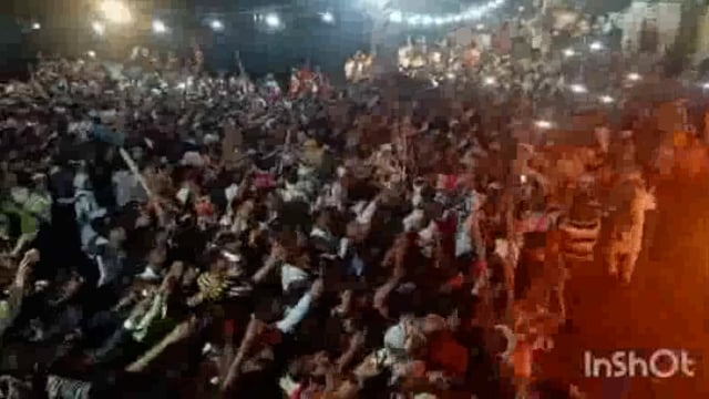 होलिका दहन के बाद धधकती आग से निकला मोनू पंडा लाखों की भीड़ ने देखा चमत्कार