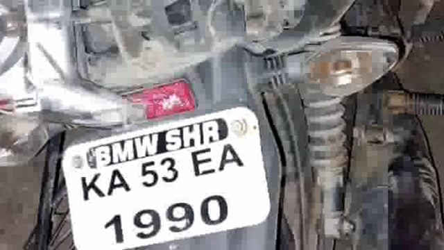 भवानीगंज थाना क्षेत्र के बिथरिया गांव के समीप नवनिर्मित पुलिया में घुसे बाइक सवार एक कि हुई मौत