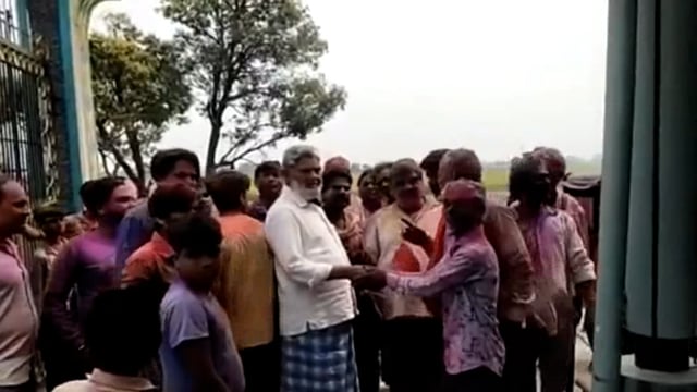 ग्राम प्रधान चौकनिया मोहम्मद इलियाश ने पेश कि गंगी जमुनी तहजीब कि मिशाल ग्रामीणों के साथ मनाई होली