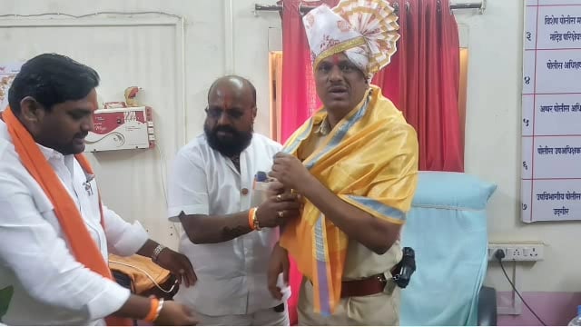 पोलीस निरीक्षक परमेश्वर कदम यांचा ठाकरे गट शिवसेनेच्या वतीने सत्कार