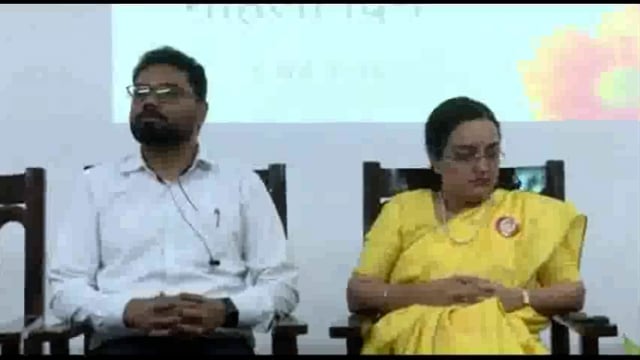 जागतिक महिला दिनानिमित्त जिल्हाधिका-यांचा विद्यार्थिनींशी संवाद
