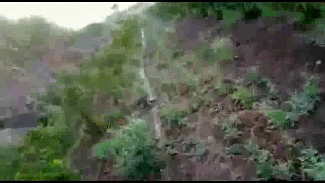 कालव्याचे पाणी शेतात आल्याने दिघंची येथील शेतकऱ्याचे नुकसान भरपाईची मागणी


