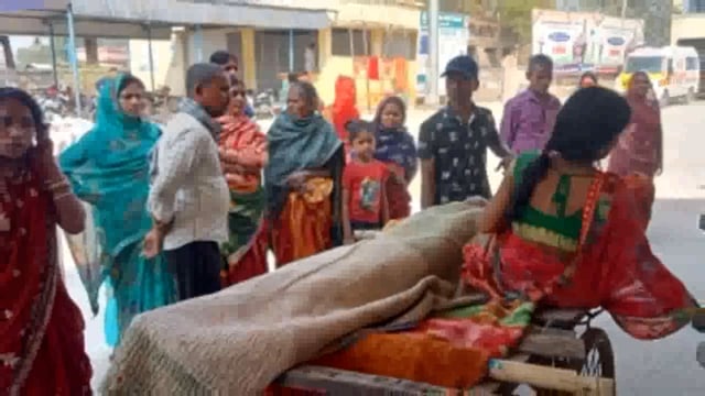 मौगलानी चक गांव में बांस काटने को लेकर वृद्ध को मार किया मूर्छित 1 दिन पूर्व अपनी पत्नी का किया था श्राद्ध