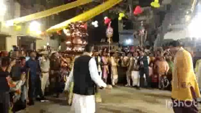 राधारानी की ननिहाल गांव मुखराई में  चरकुला नृत्य का भव्य आयोजन किया गया जिला अधिकारी ने किये दीप प्रज्वलित