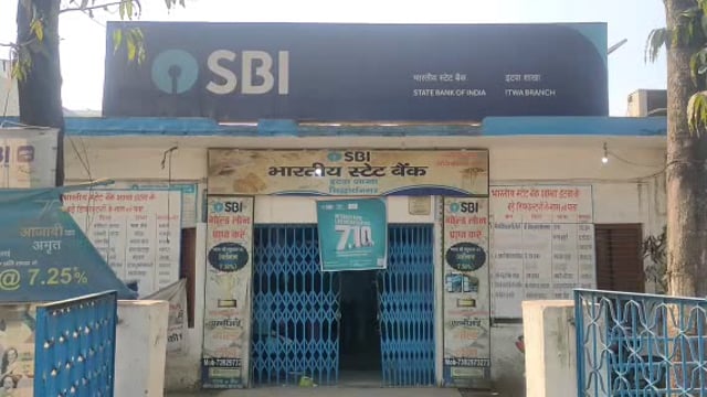 क्रोनी कैपिटलिजम नीति का कांग्रेसियों ने किया विरोध इटवा शाखा प्रबंधक के माध्यम से महामहिम राष्ट्रपति को सौंपा ज्ञापन ।