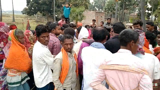 अकौना पंचायत ग्राम कचहरी  में जनता दरबार आयोजित कर किया गया मामले का निपटारा