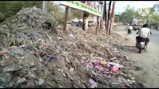 मोदी-योगी द्वारा चलाए गए स्वच्छता अभियान की,ग्राम प्रधान उड़ा रहे धज्जियां

मांट तहसील को जाने वाले मुख्य रोड पर गंदगी