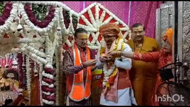मध्यप्रदेश के मुख्यमंत्री शिवराज सिंह पत्नी सहित पहुंचे गोवर्धन गिर्राज जी की शरण मैं पूजा अर्चना क़र मांगी मनोती 