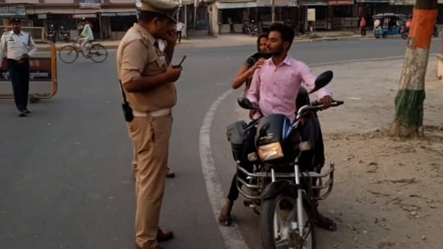 इटवा सहीत जिले में यातायात नियमों का उल्लंघन करने वाले 52 वाहनों से ₹55500 का वसूल किया गया समन शुल्क