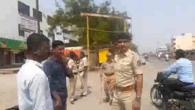 शहर पोलिसांची नाकाबंदी,अनेक वाहनधारकांवर ठोठावला दंड