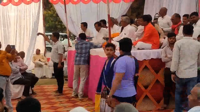 इटवा माता प्रसाद जयसवाल इंटर कॉलेज में होली मिलन समारोह का हुआ आयोजन इटवा विधायक माता प्रसाद पांडे रहे मौजूद