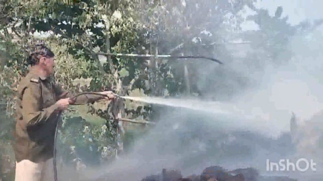 लखीसराय-सूरजगढ़ा नगर परिषद क्षेत्र के वार्ड संख्या 17 में एक झोपड़ी में आग लगने से हुई काफी नुकसान