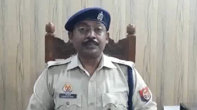 जनपद संभल के थाना हयातनगर पुलिस ने 25000 के इनामी को किया गिरफ्तार जानकारी देते अपर पुलिस अधीक्षक 