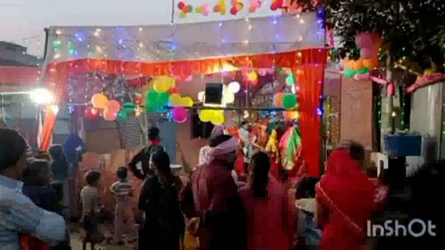 कान्हा की नगरी में होली के त्यौहार के बाद मां शीतला की पूजा अर्चना कर बच्चों की दीर्घायु व सुख समृद्धि की कामना की गयी