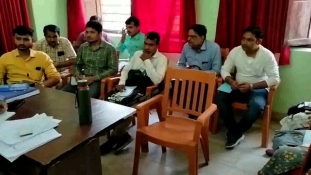 सूरजगढ़ा-पंचायती राज कार्यालय में पंचायत सचिवों के साथ बीपीआरओ की हुई बैठक
