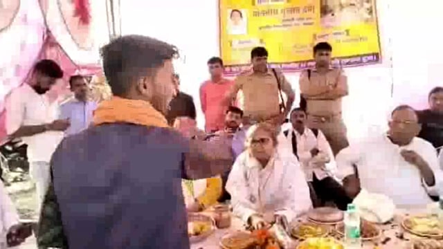 मंत्री से विकास के मुद्दे पर सवाल करने पर पत्रकार को जेल, पुलिस ने हथकड़ी लगाकर कोर्ट में किया पेश
