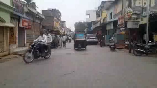 चौबारा ते किल्ल्यापर्यंत रस्त्यावर पडलेले खड्डे बुजवण्याची राष्ट्रवादी काँग्रेसची मुख्याधिकारी यांच्याकडे मागणी