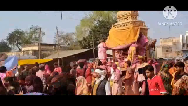 भगवान गोदारंगमन्नार ने भक्तों के साथ जमकर खेली होली

वृंदावन। ब्रजमण्डल में जहां चारों ओर हुरंगा व होली मिलन समारोहों की