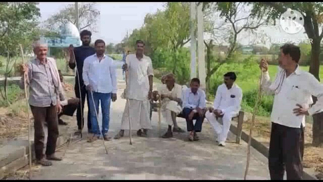 हुलासी गढ़ी लावारिस कुत्तों का आतंक
चार वर्षीय बच्ची को उठा ले गये कुत्ते
एक दर्जन से अधिक ग्रामीणों पर हमला कर किया घायल