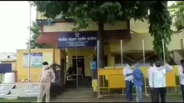 गोल्डी बारजवळ एकास चाकूने मारहाण करून 4 लाख हडपले,11 जणांवर ग्रामीण पोलीस ठाण्यात गुन्हा दाखल