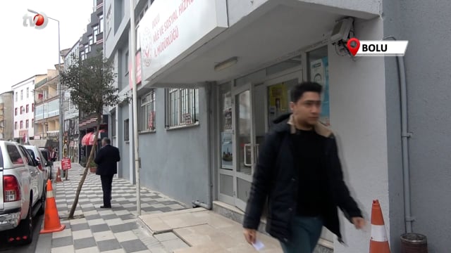 Çocuğumu Aldınız Diyerek Aile Ve Sosyal Hizmetler Müdürlüğü'nün Camlarını Kırdı