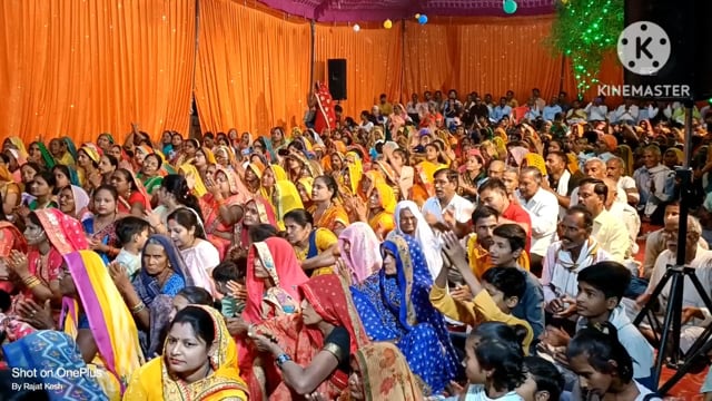 बाघराय थाना क्षेत्र के बिहार में श्रीमद्भागवत कथा में कृष्ण और रुकमणी विवाह देखने के लिए श्रद्धालुओं का उमड़ा जनसैलाब।