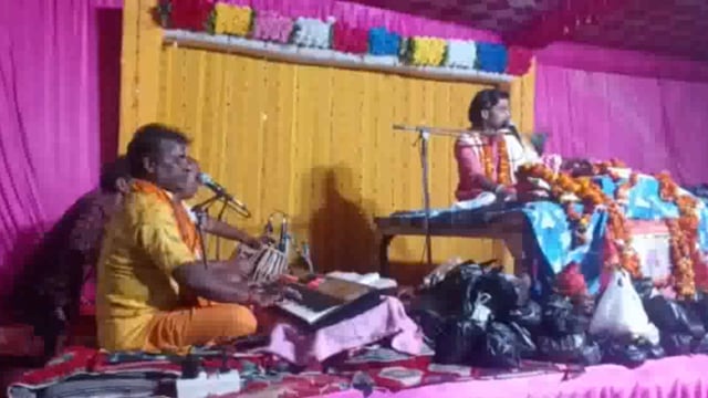 तरबगंज: सिद्ध पीठ जीत दास बाबा स्थान पर चल रहे संगीत में श्री राम कथा को सुनकर भक्त हुए भाव विभोर