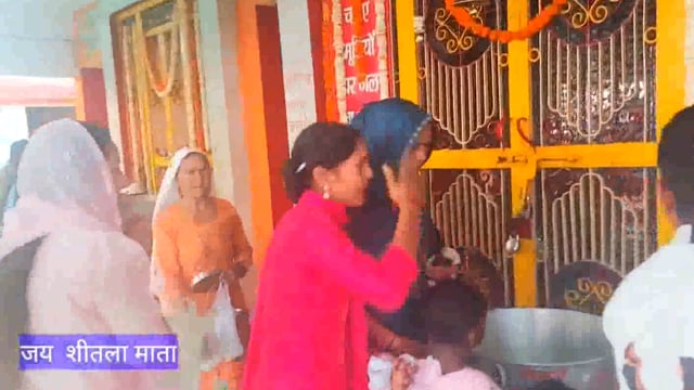 शीतला माता के दर्शन भक्तों ने बड़े धूमधाम से किया 