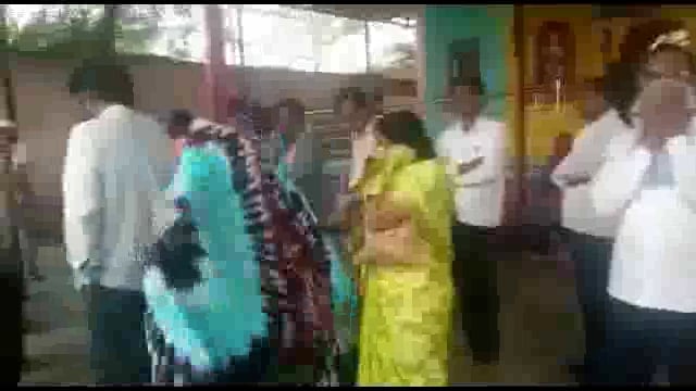 बस्थानकात निवारा नसल्याने पावसामुळे प्रवाशांची उडाली तारांबळ,मंदिरात घेतला आसरा