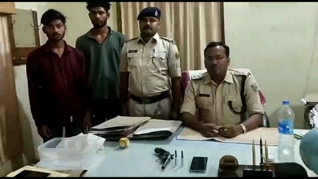 बांका में एक लोडेड देसी कट्टा दो जिंदा कारतूस के साथ दो फरार पेशेवर अपराधी गिरफ्तार*