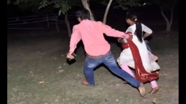 बांका में प्रेम विवाह कर नाबालिक प्रेमी युगल पहुंचे थाना, पुलिस ने खिलाई हवालात की हवा।