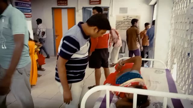 गोपालपुर गांव के समीप ई-रिक्शा पलटने से एक ही परिवार के 4 बच्चों सहित कुल 10 लोग हुए गंभीर रूप से जख्मी