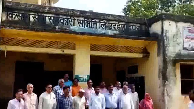 सेवानिवृत दारोगा जी निर्विरोध अध्यक्ष साधन सहकारी समिति उदाईशाहपुर बने, फूल माला लादकर दी बधाई
ब्लाक आसपुर देवसरा